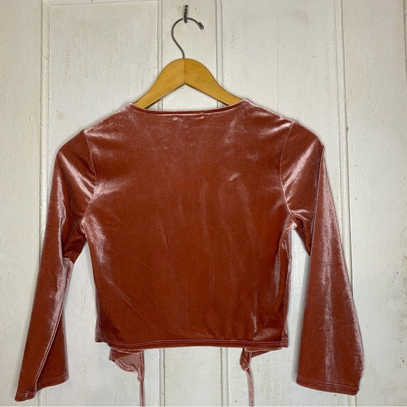 Forever 21 : size : M : mauve pink velvet v-neck 3/4 sleeve wrap crop top blouse - Picture 3 of 8